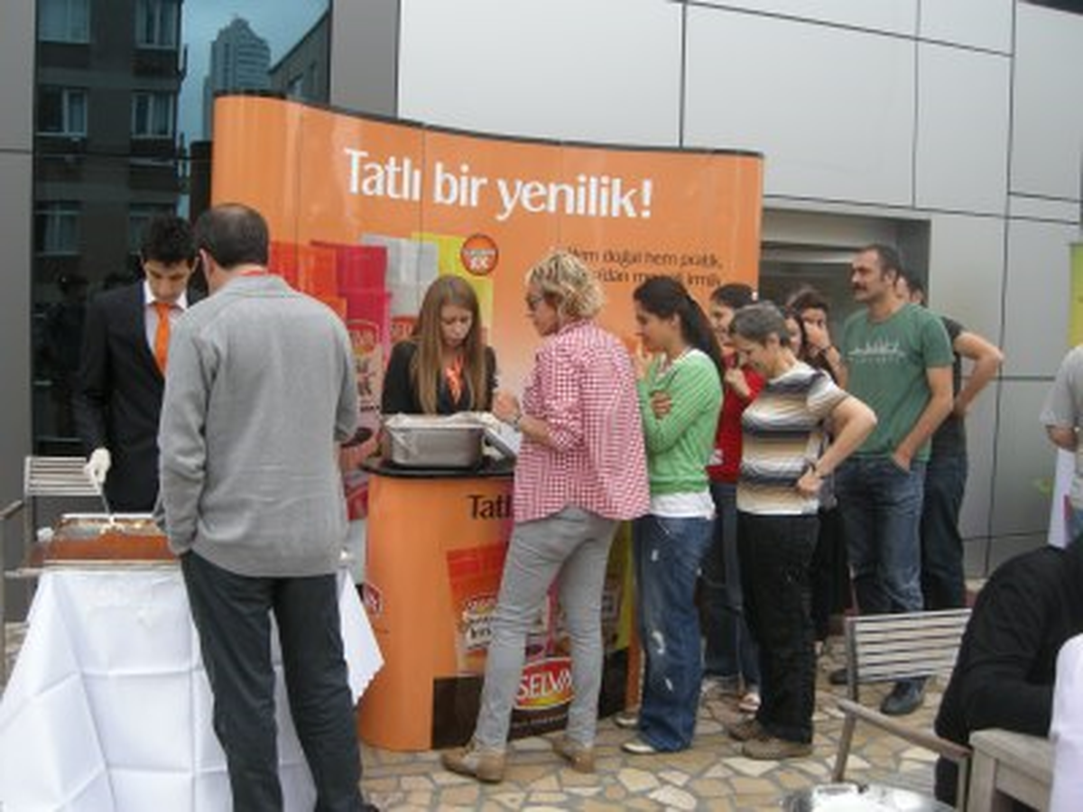 Medya Mensuplarına Selva'dan Meyveli İrmik Şöleni