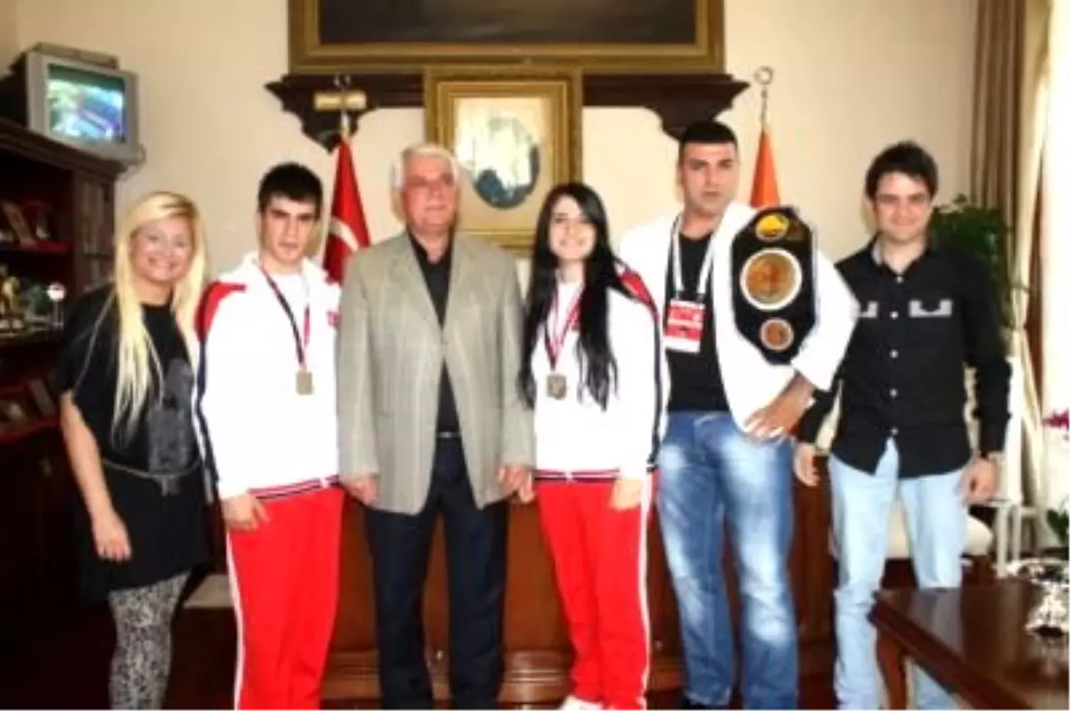 Milli Sporculardan Belediye Başkanı Sedefçi\'ye Ziyaret