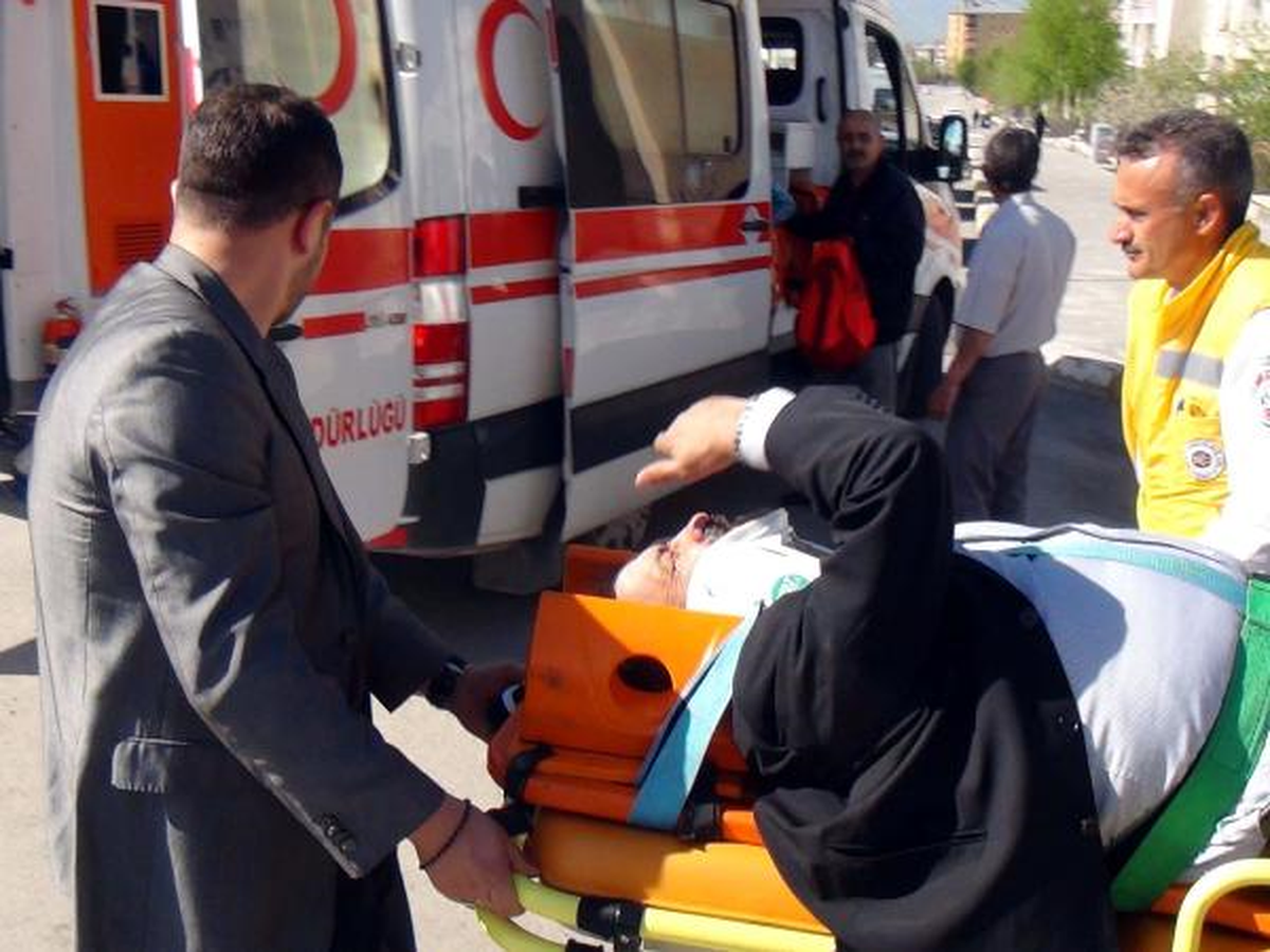 Öğrenci Servisi Otomobille Çarpıştı: 8 Yaralı
