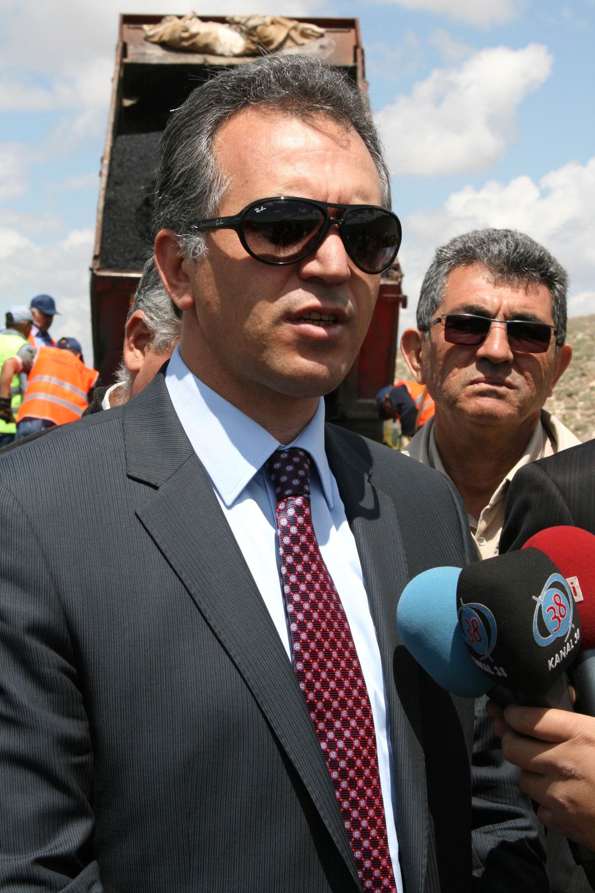 Özel İdare Çocukları ve Yaşlıları Unutmuyor