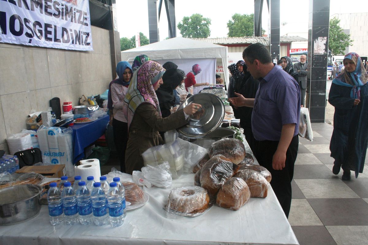 Sakaryalı Din Görevlilerinden Anlamlı Kermes