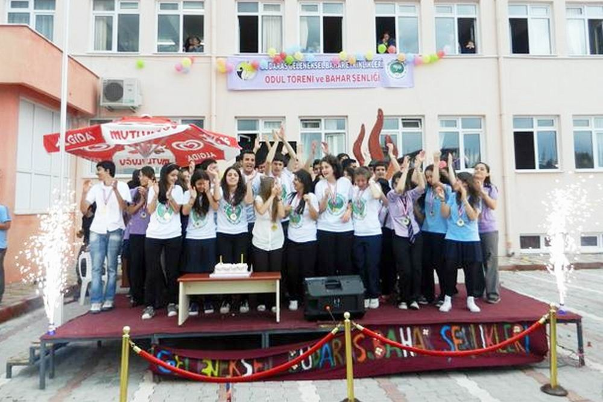 Salih Korkut Budaras Anadolu Öğretmen Lisesi'nde Bahar Şenliği Coşkusu