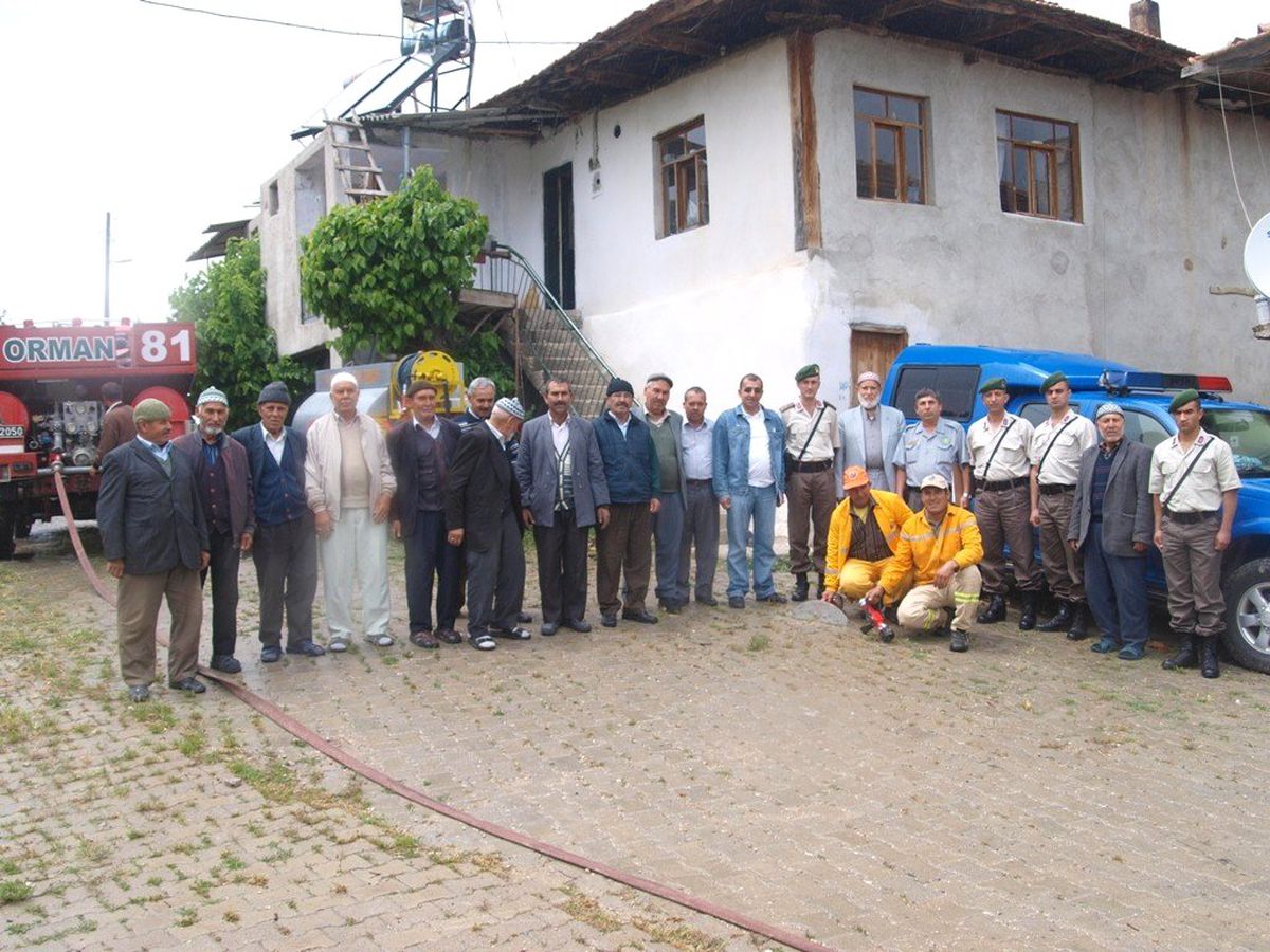 Selendi'de Orman Köylüsü Yangına Karşı Bilgilendiriliyor