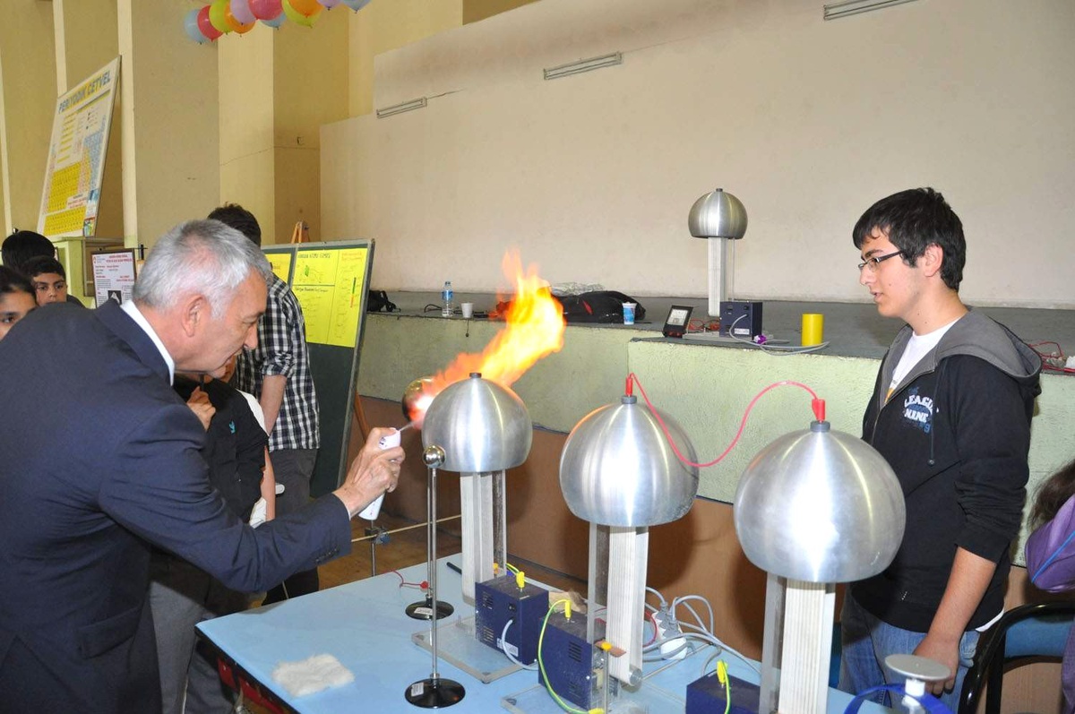 Süleyman Demirel Fen Lisesi Bilim Şenliği Düzenledi