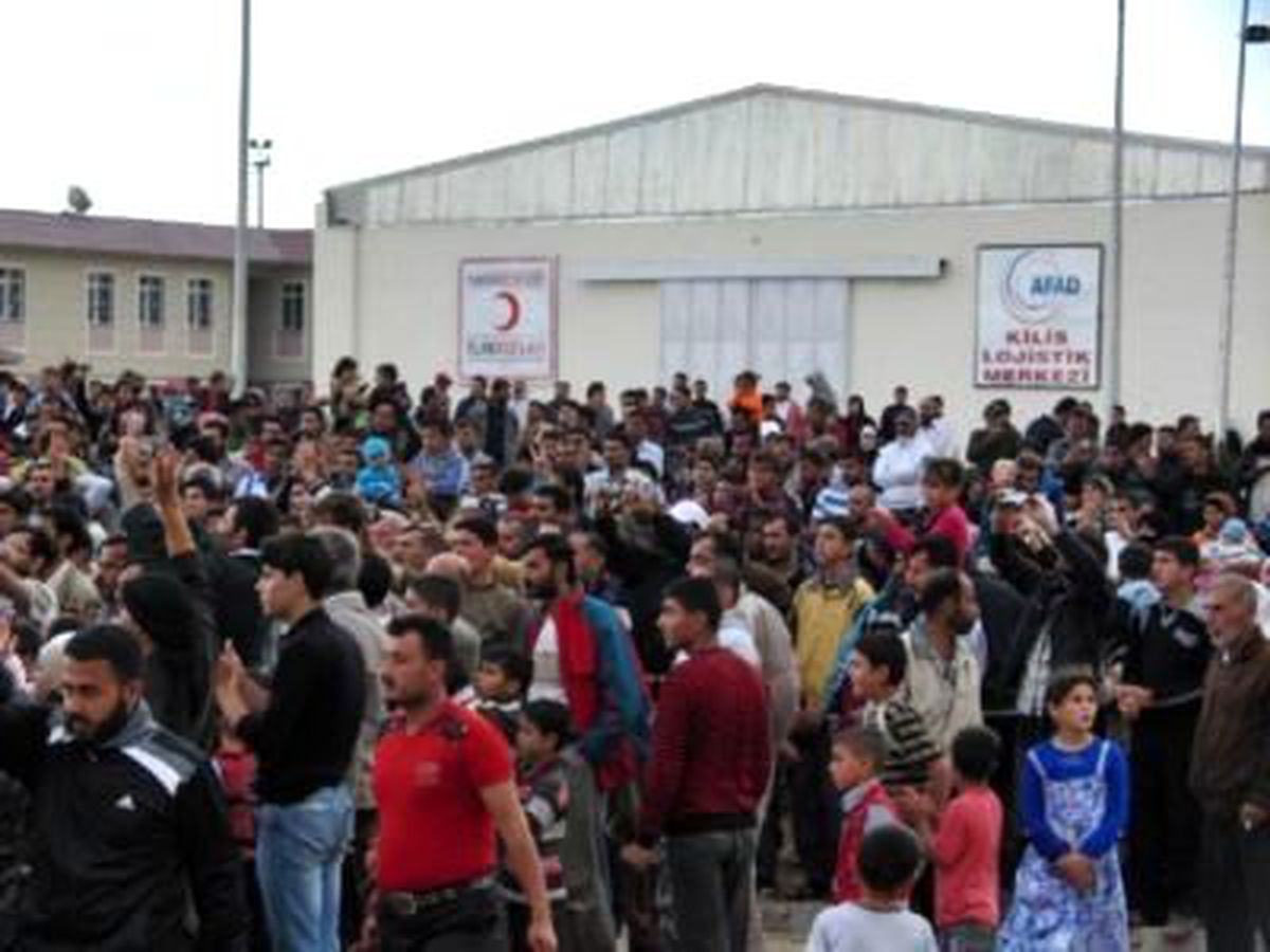 Suriyeli Mültecilere Konteyner Kentte Moral Konseri
