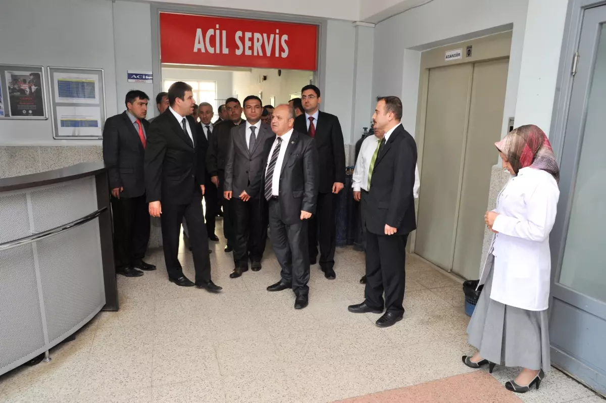 Vali Çakacak Karahallı\'da İncelemelerde Bulundu