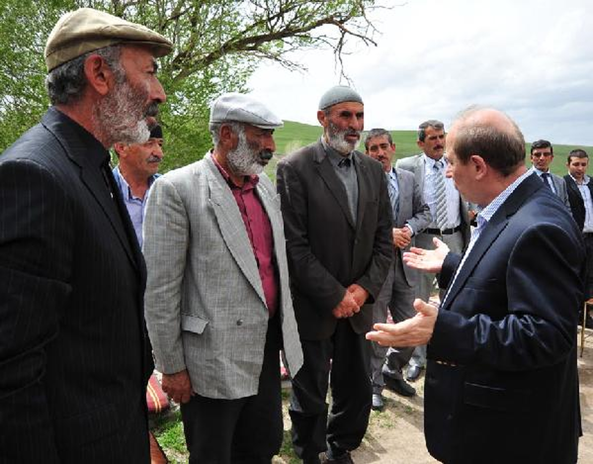 Vali, Cinayetin Ardından Kan Davasını Önlemek İçin Ailelerle Görüştü