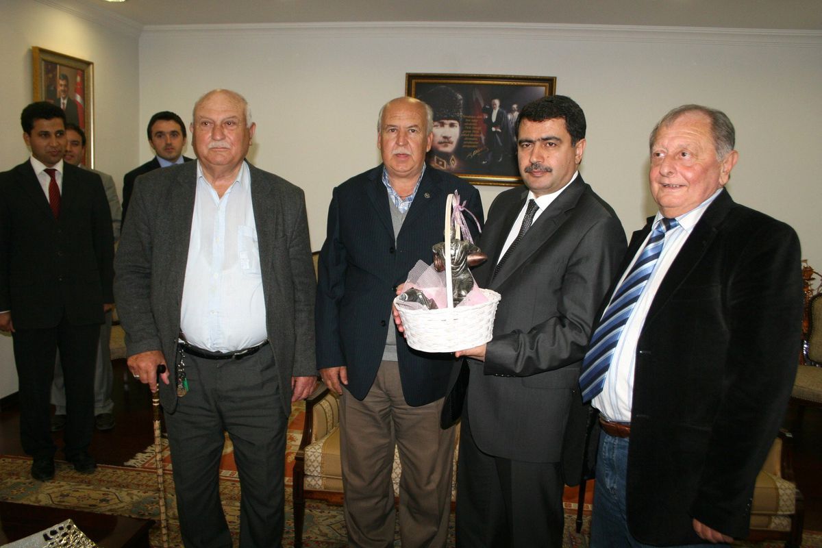 Valinin Jestine, Yaşlılardan Hediyeli Teşekkür