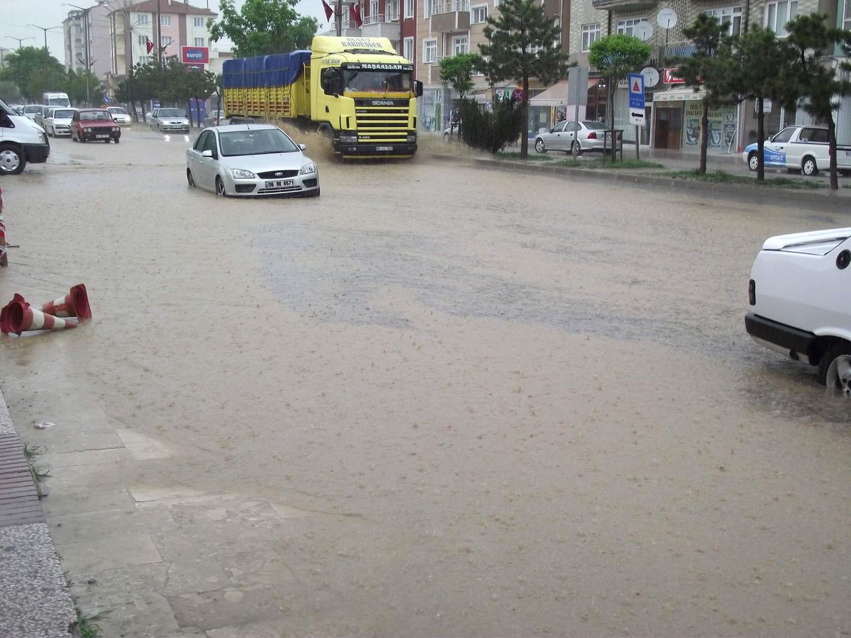 Yağmur İlçeyi Göle Çevirdi