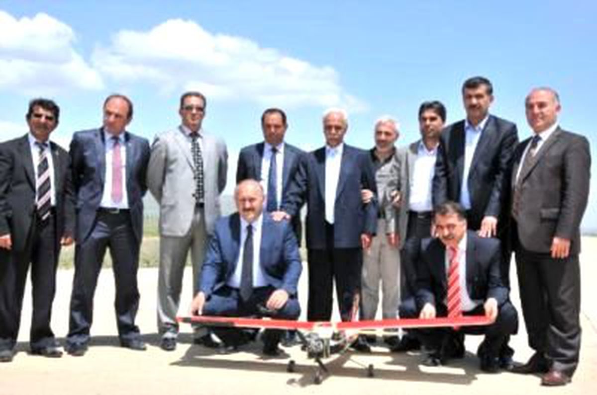 Yapımı Tamamlanmayan Havaalanında Model Uçak Uçurdular