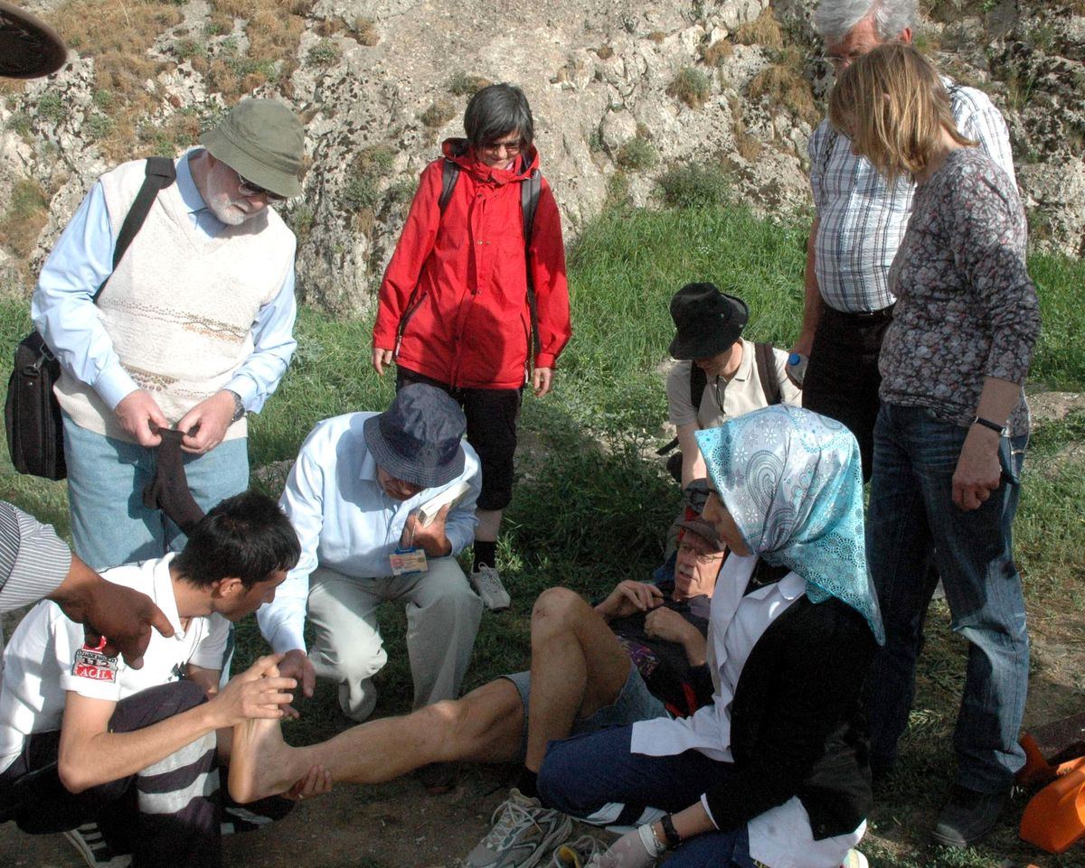 Yüksekten Düşen İsviçreli Turist, Hastaneye Kaldırıldı
