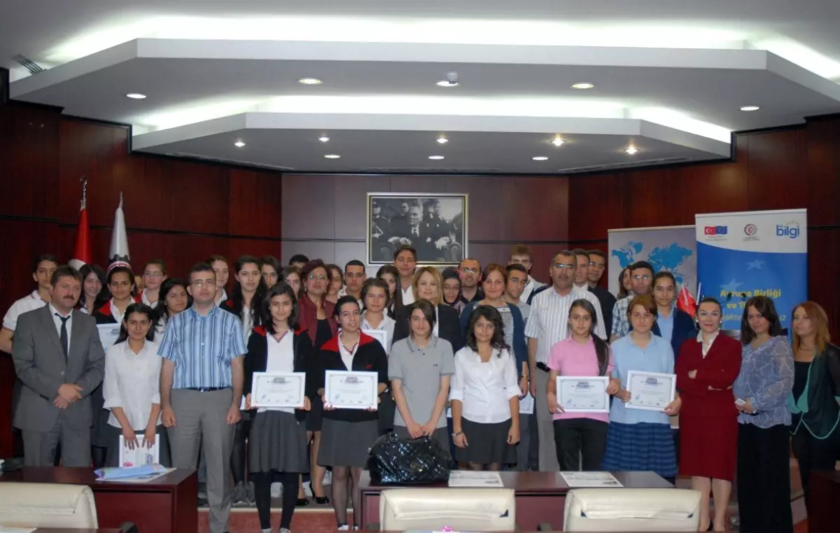 AB Öykü Yarışmasının Gaziantep Etabında Dereceye Giren Öğrenciler Ödüllendirildi