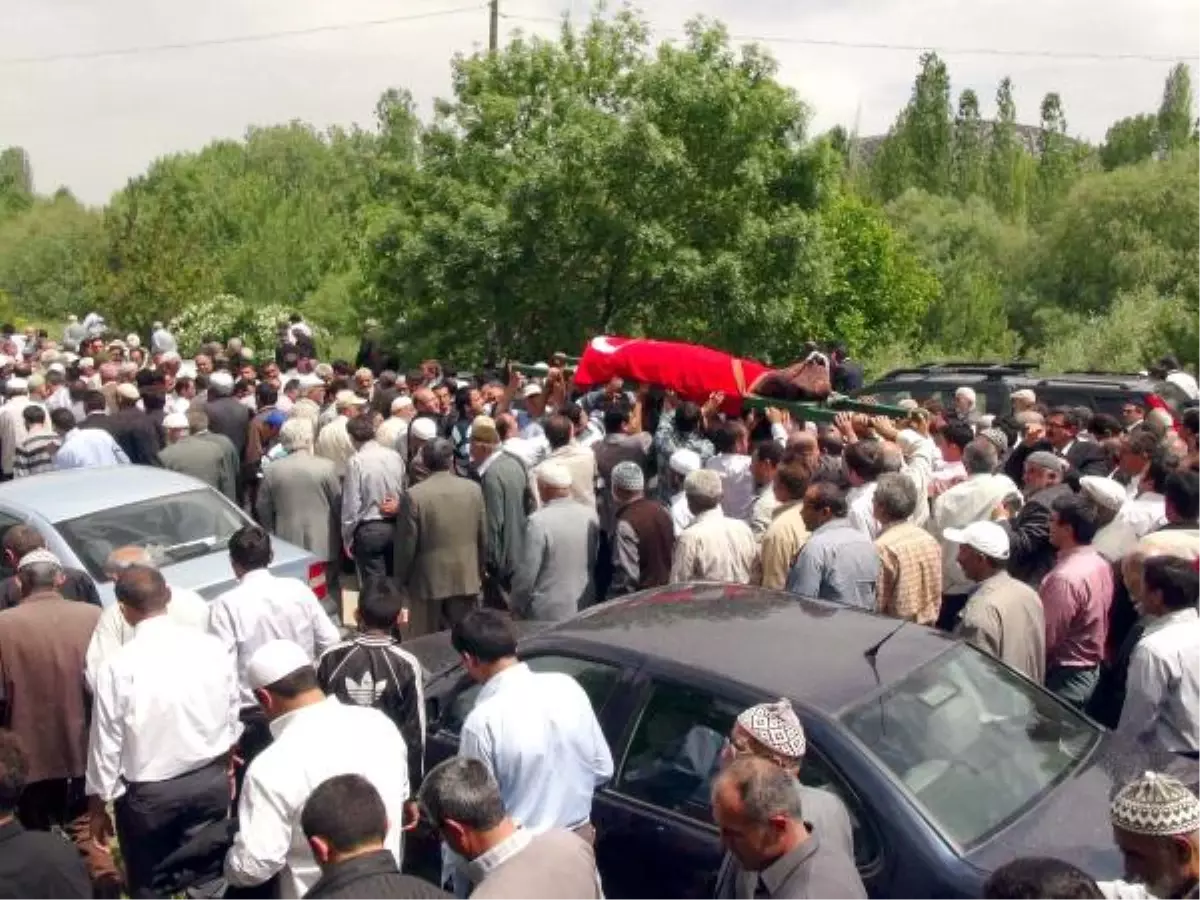 Ağrı\'da Öldürülen İmamın Cenazesi, Konya\'daki Baba Evinde (2)