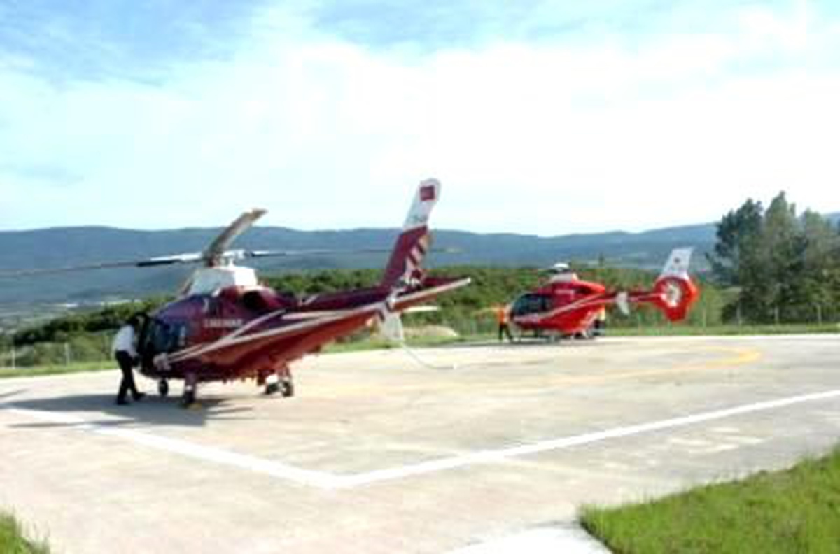Ambulans Helikopterin Yakıtı Azalınca Bebek İkinci Helikopterle Götürüldü