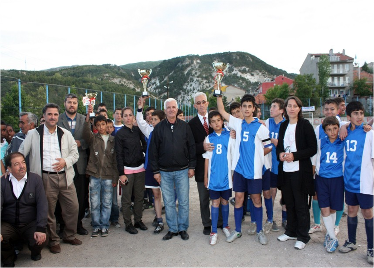 Anadolu Aile Gençlik ve Spor Kulübü Derneği Okullar Arası Futbol Turnuvası Düzenledi