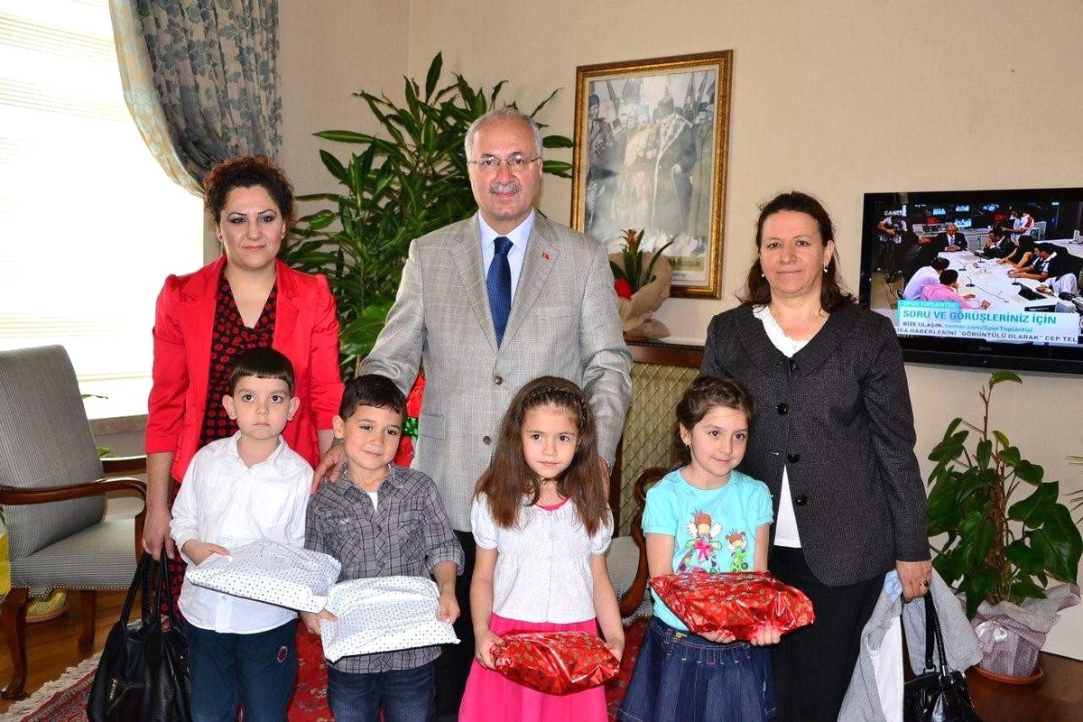 Anaokulu Öğrencilerinden Vali Daşöz\'ü Ziyaret