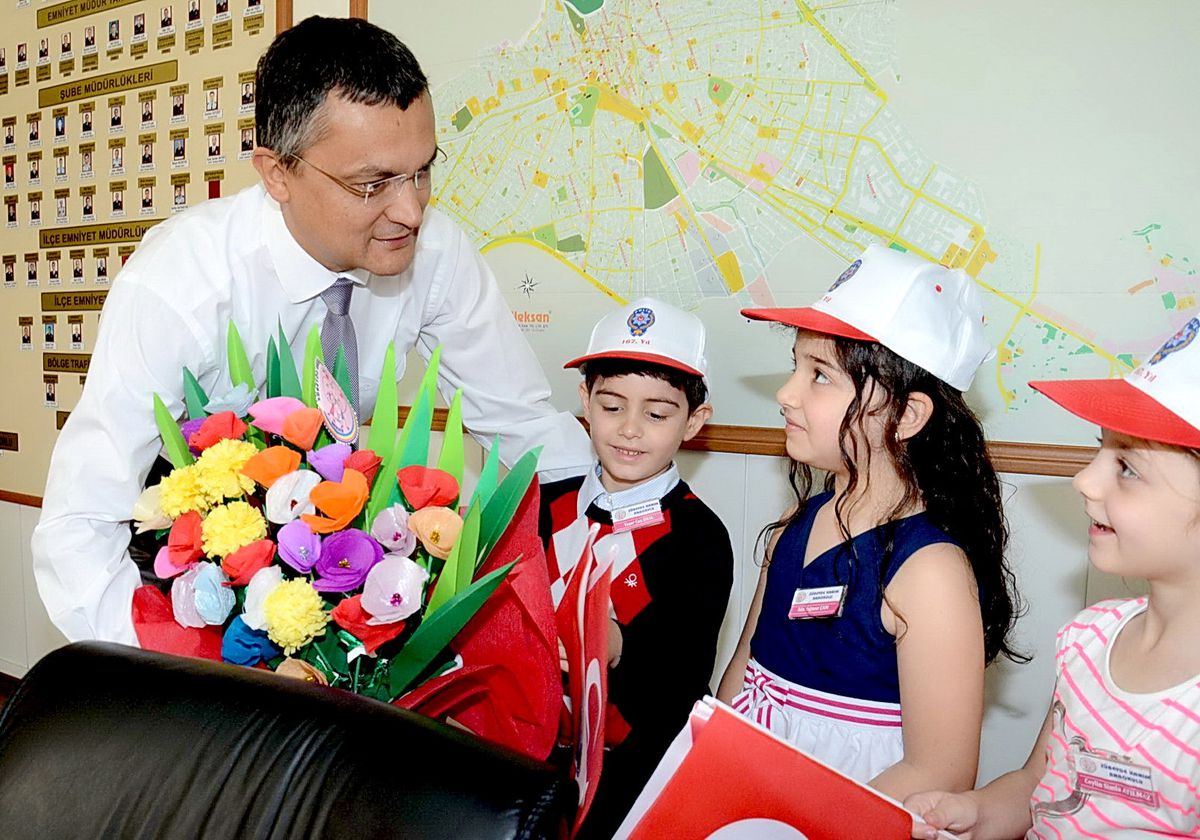 Balıkesir Emniyet Müdürüne Miniklerden Ziyaret