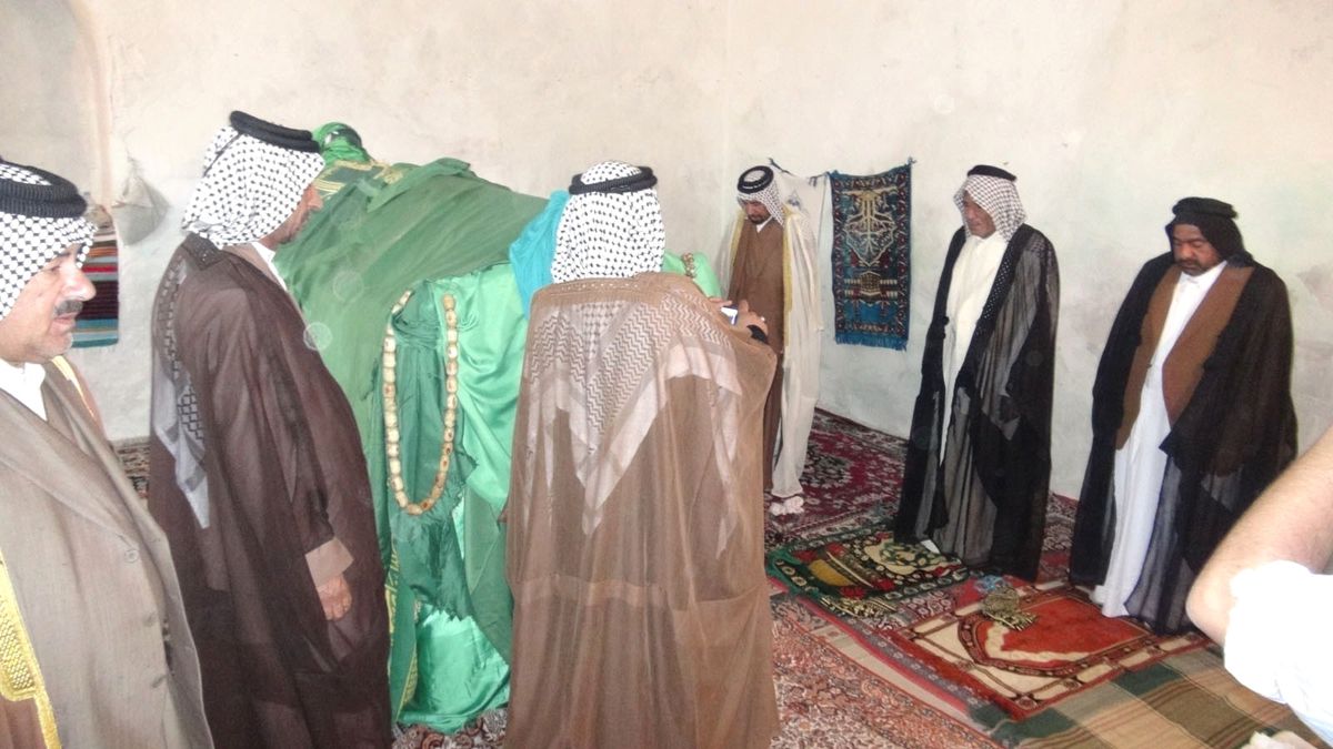 Bedeviler Hasankeyf\'te İmam Abdullah Türbesini Ziyaret Etti
