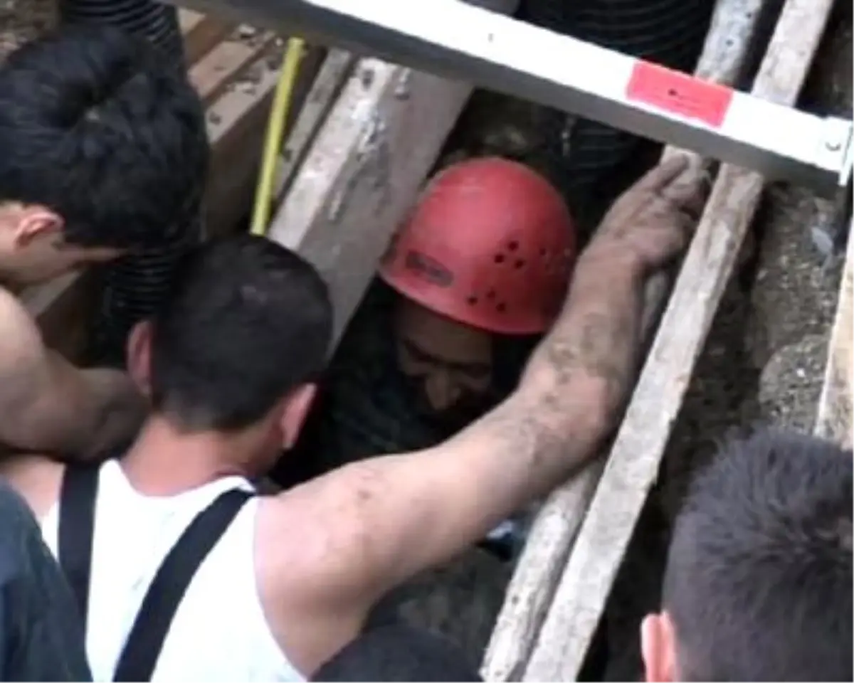 Beylikdüzü\'nde Bir İşçi Göçük Altında Kaldı - 1