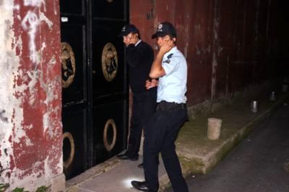 Beyoğlu\'nda Kilisede Hırsız Avı