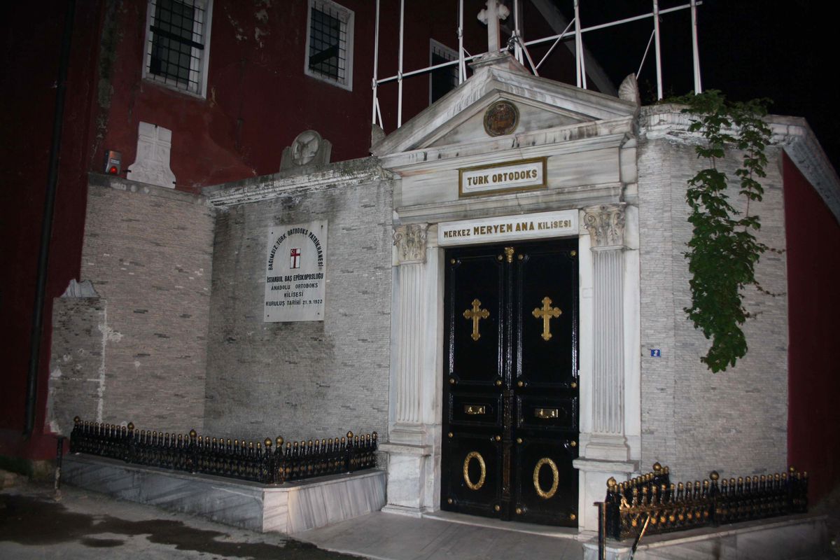 Beyoğlu\'nda Kilisede Hırsız Avı