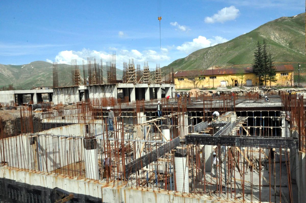 Bitlis Valisi Yılmaz Hükümet Konağı İnşaatını İnceledi