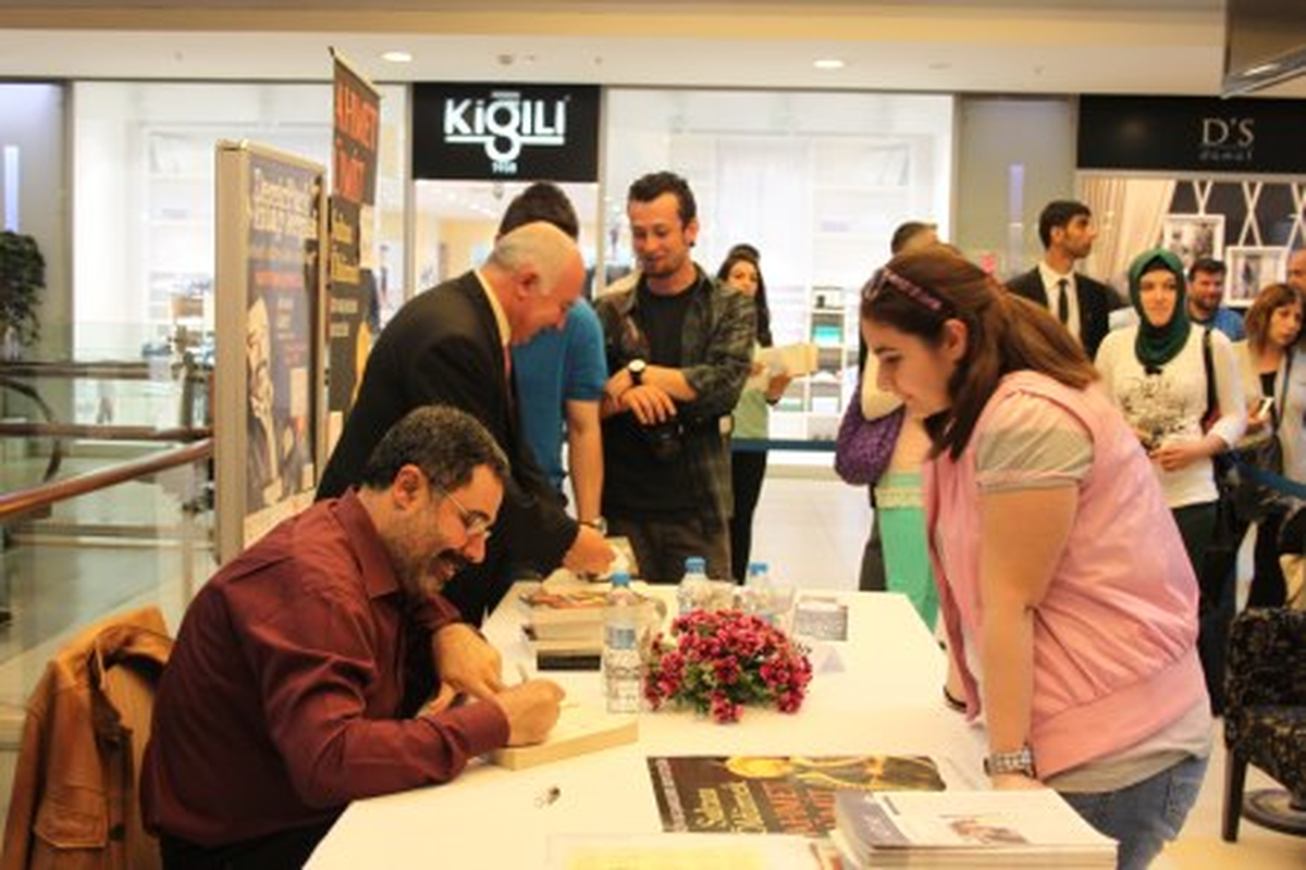 Demirpark AVM'de Ahmet Ümit Fırtınası Esti