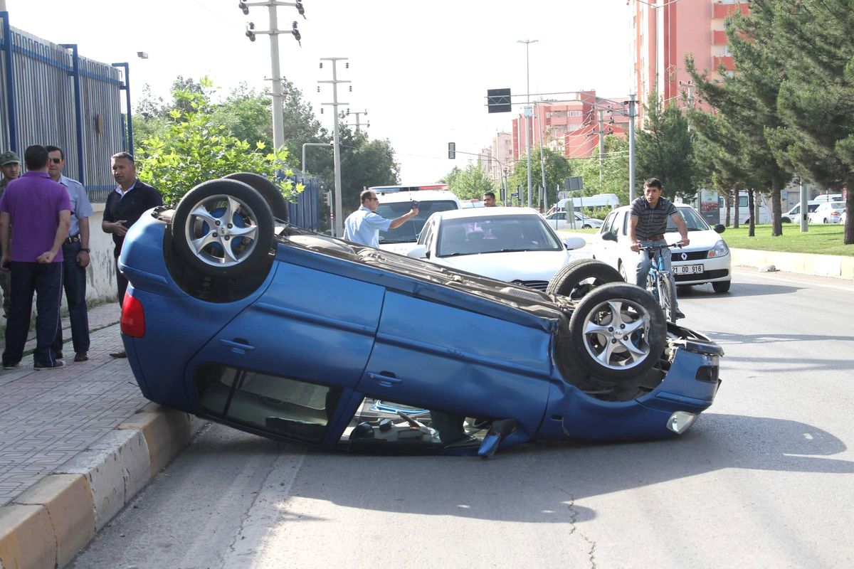 Diyarbakır\'da Trafik Kazası: 2 Yaralı