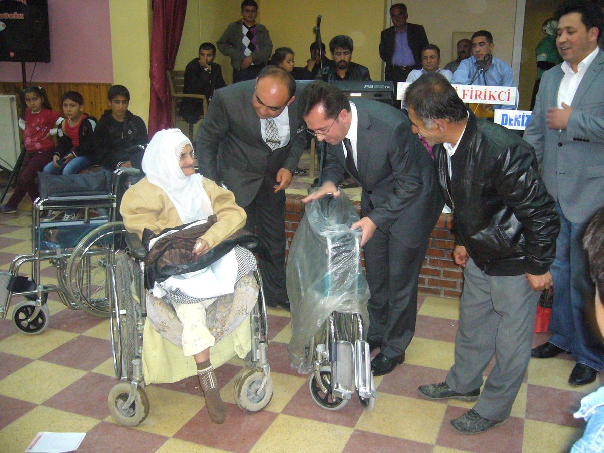 Engelsiz Yaşamlar İçin El Ele