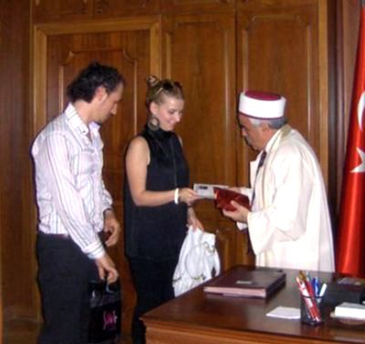 Ezandan Etkilenen Hollandalı Gelin İslamiyet\'i Seçti