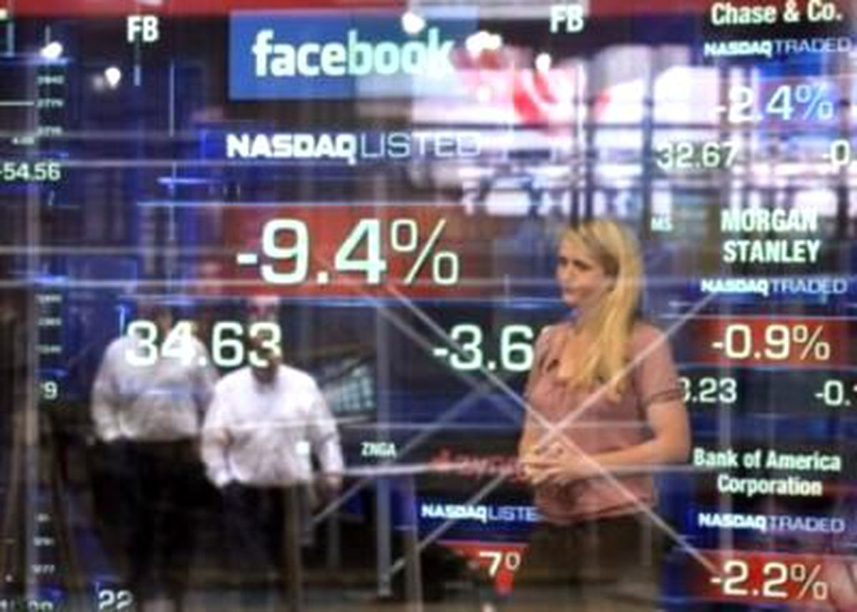 Facebook\'ta Düşüş Sürüyor