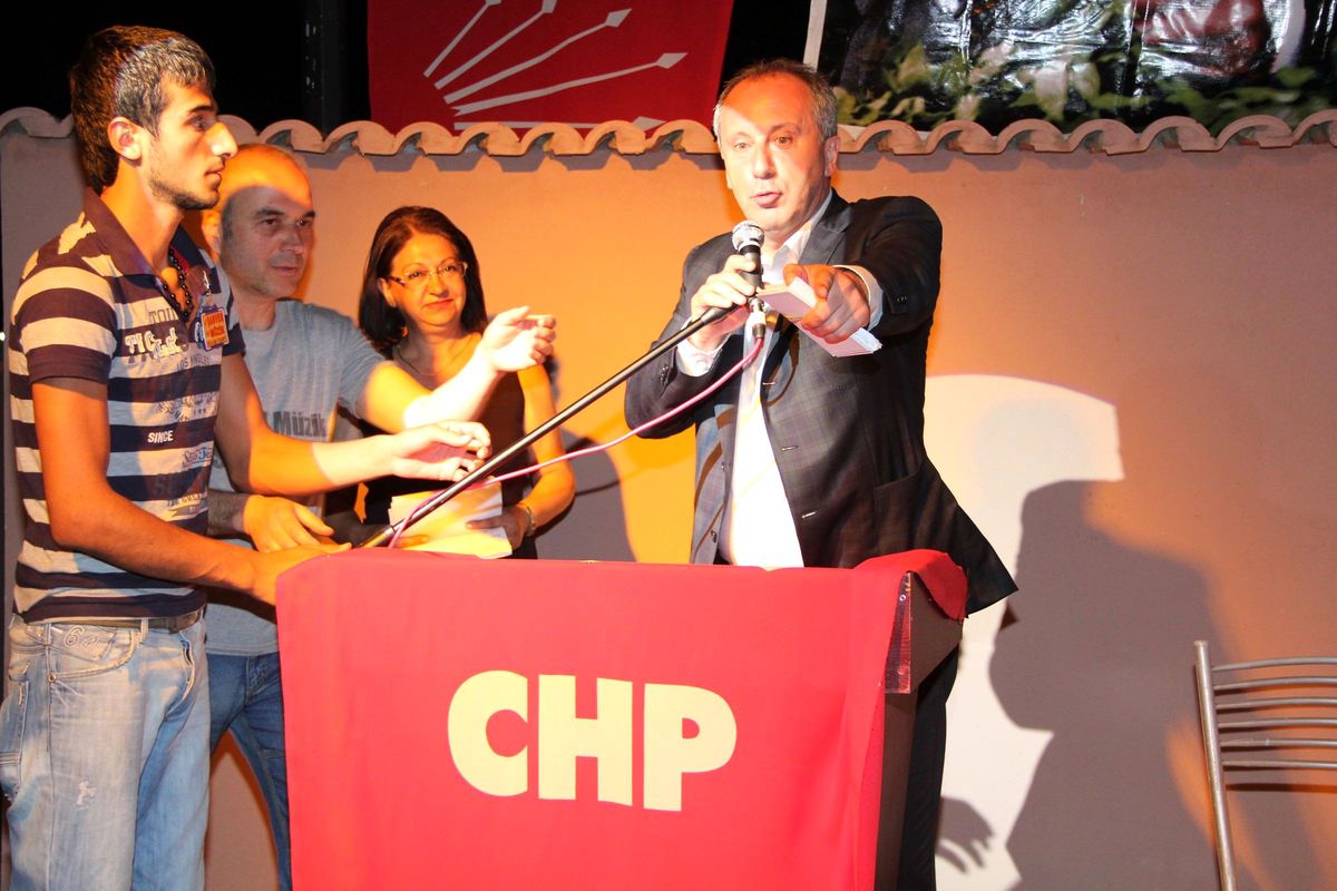 Gazeteciler CHP'nin Etkinliğini Terk Etti