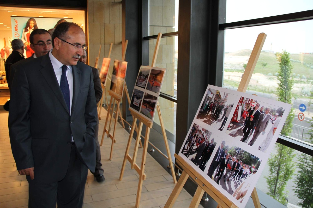 Gençlik Haftası Fotoğraf Sergisi Açıldı