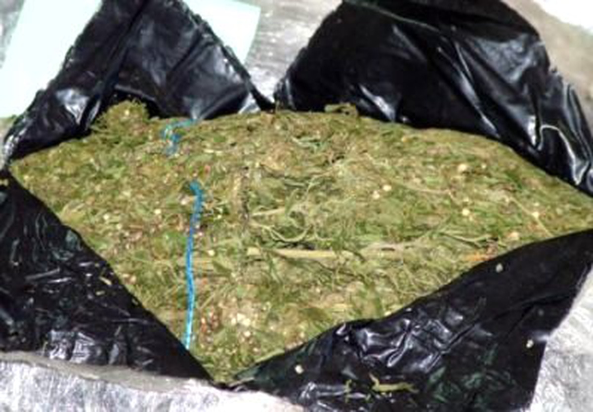 Jandarmadan Kaçan Otomobilde 19,5 Kilo Esrar Ele Geçti