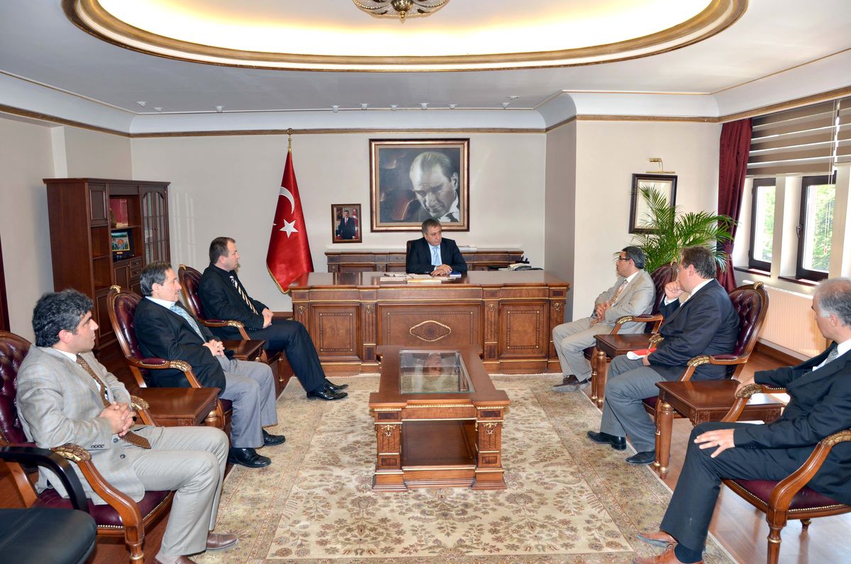 Kamu Hastaneler Birliği Başkanı Hasan Çağıl, Vali İzzettin Küçük'ü Ziyaret Etti