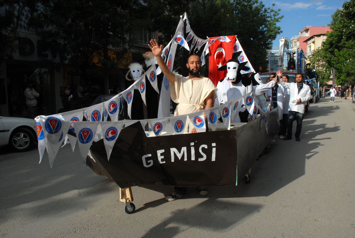 Karnaval Gibi Kutlama