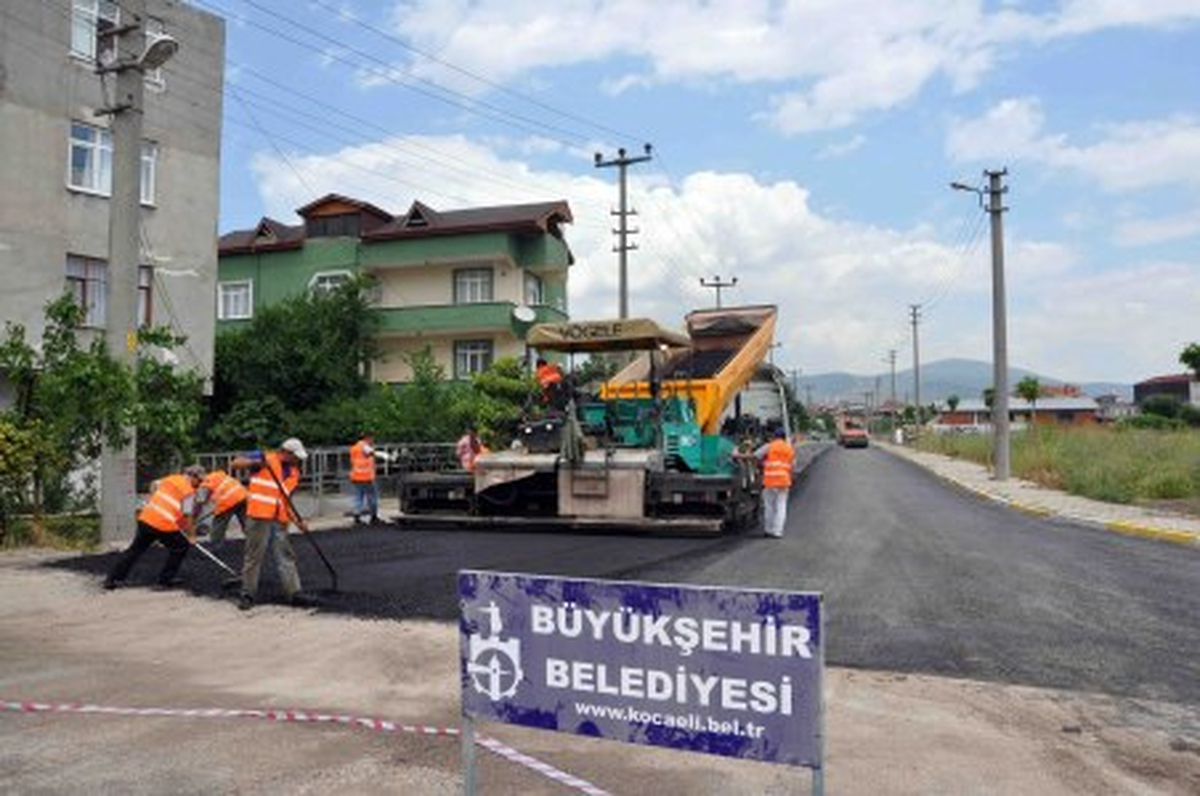 Körfez\'de Asfaltlama Çalışmaları Sürüyor