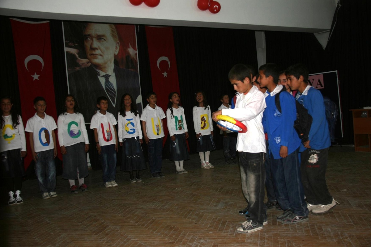 Köy Okulundan Tiyatro Gösterisi