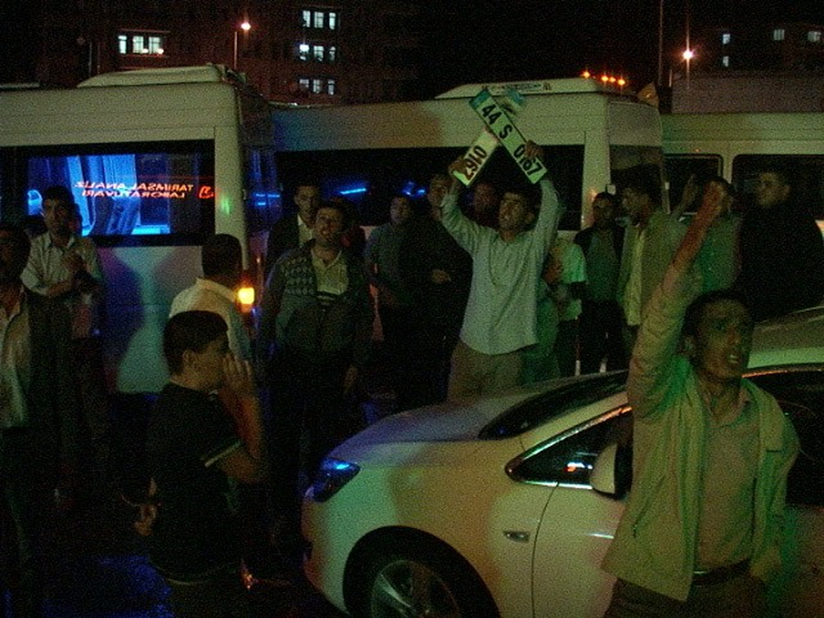 Minibüs Şoförleri Eylemlerini Sürdürdü