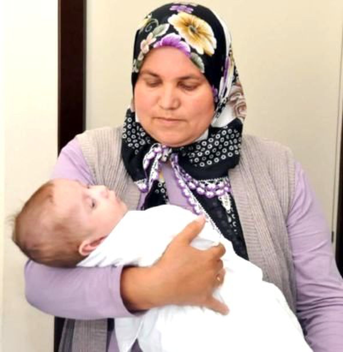 Minik Emrullah\'a Beş Ayda Üç Ameliyat