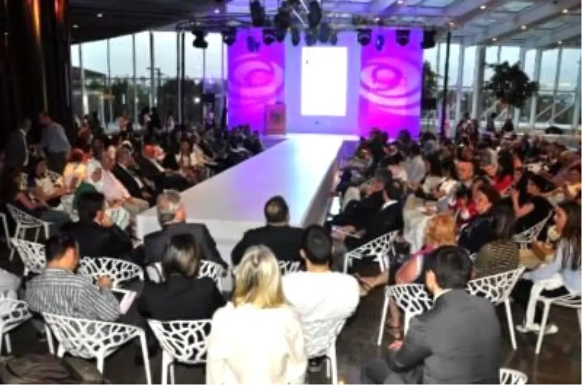 Modacılar Tasarımlarını Sergiledi