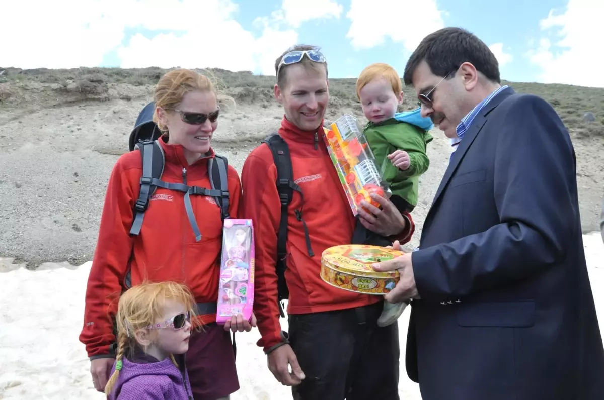 Nemrut\'un İlk Ziyaretçileri Hollandalı Turistler Oldu