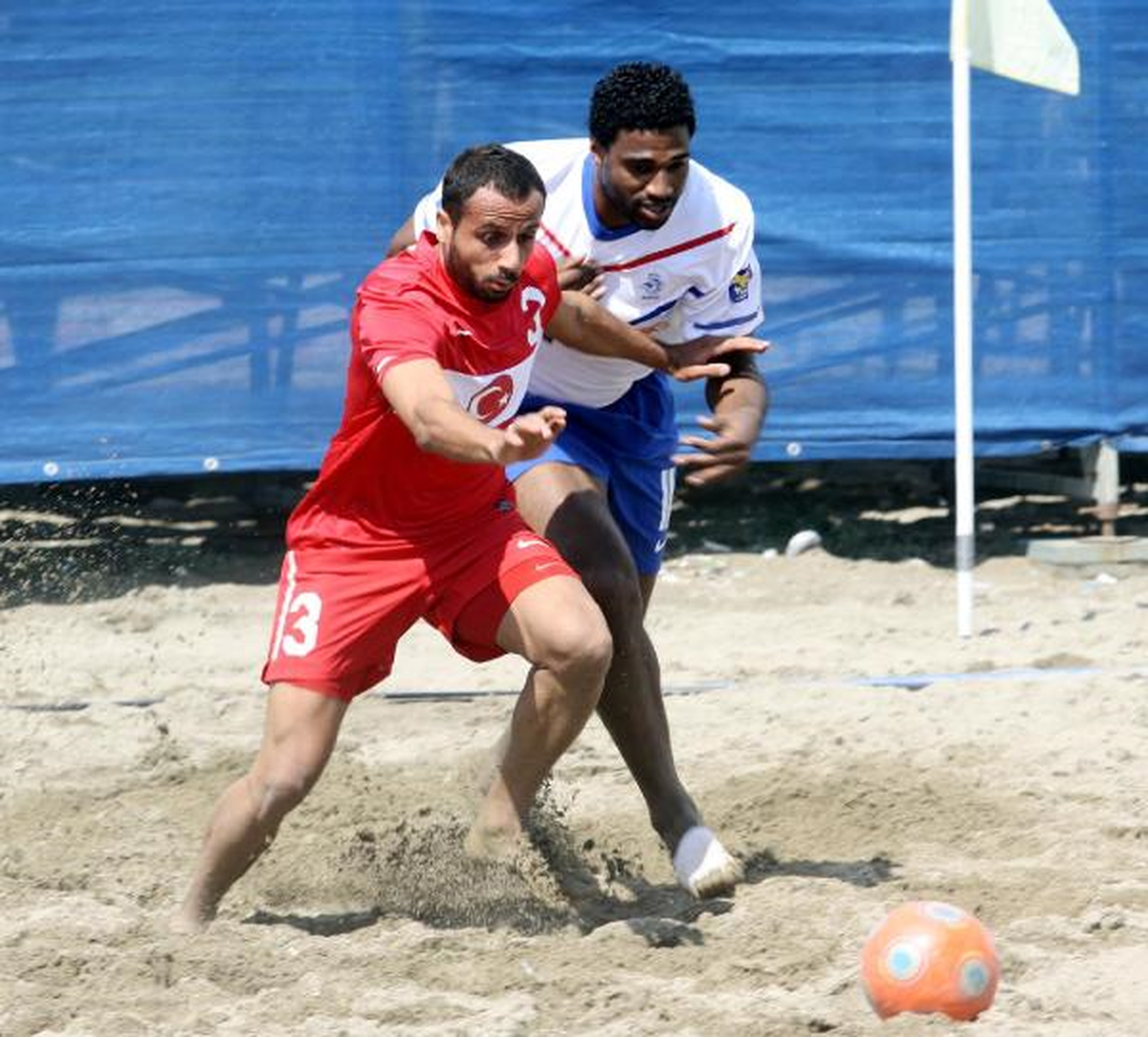 Plaj Futbolu Milli Takımı Hollanda\'yı 5- 4 Yendi