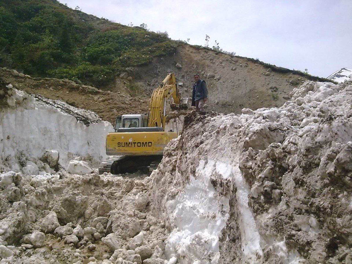 Rize\'de Mayıs Ayında Karla Mücadele