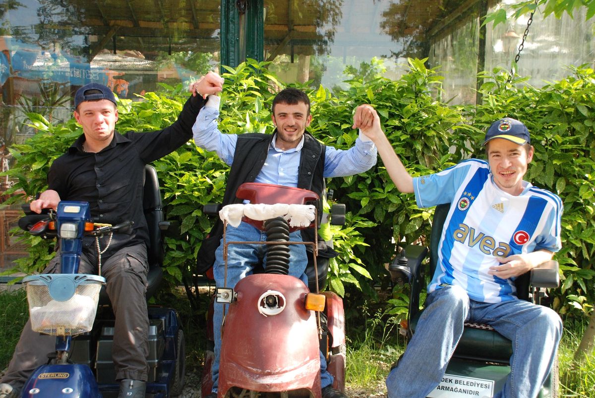 Sakarya\'da Yürüme Engelli Vatandaşları Hayata Bağlayan Proje