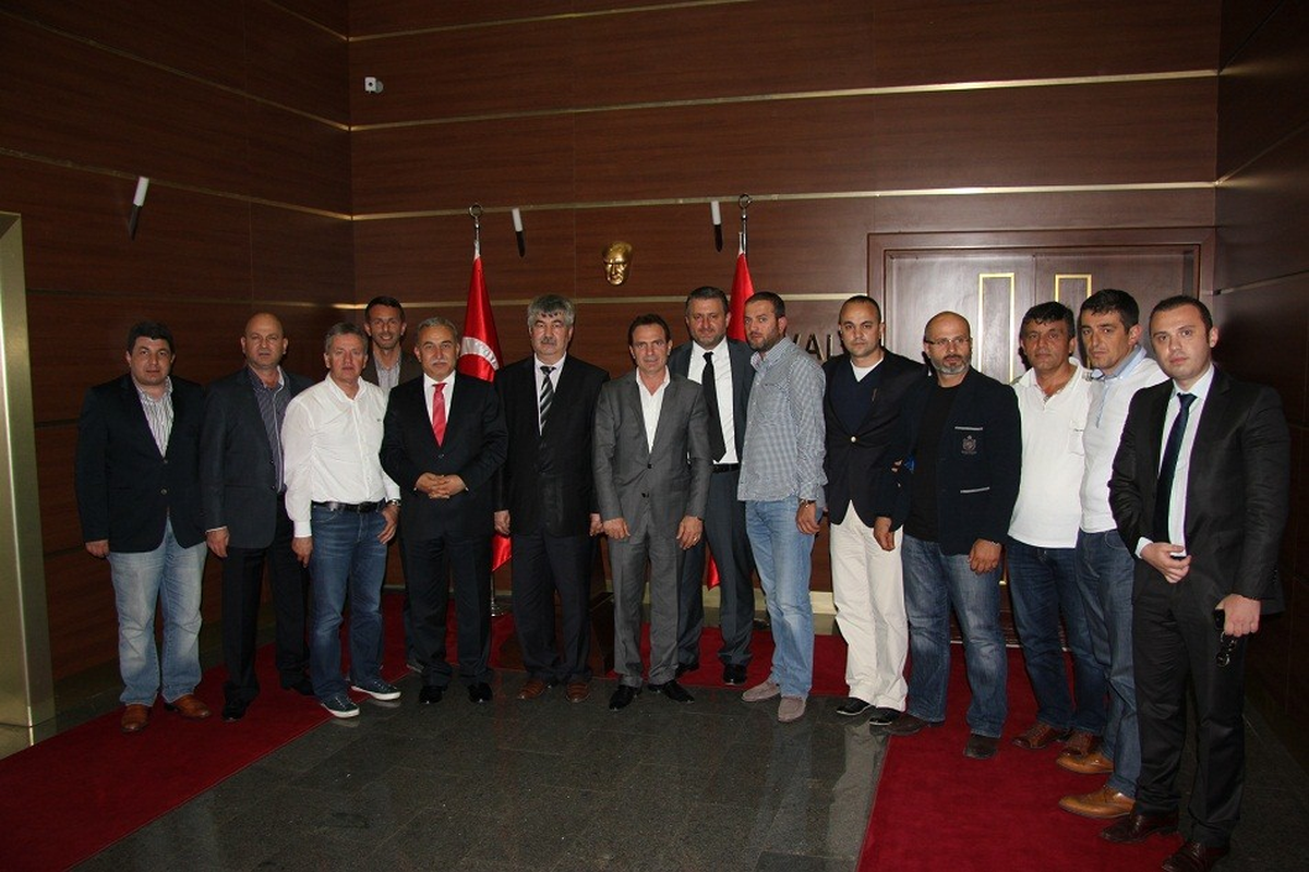 Sakaryaspor Yönetimi Vali Büyük\'ü Ziyaret Etti