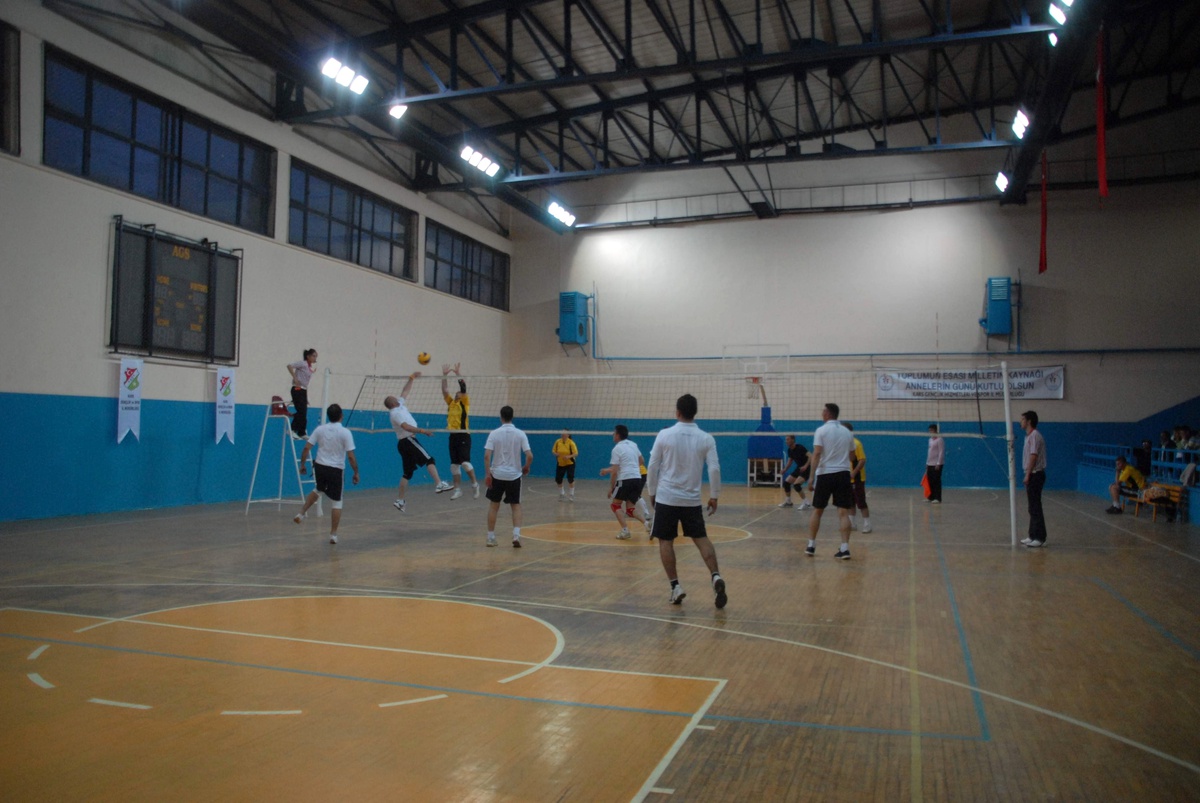 Sarıkamış'ta Kurumlar Arası Voleybol Turnuvası Sona Erdi
