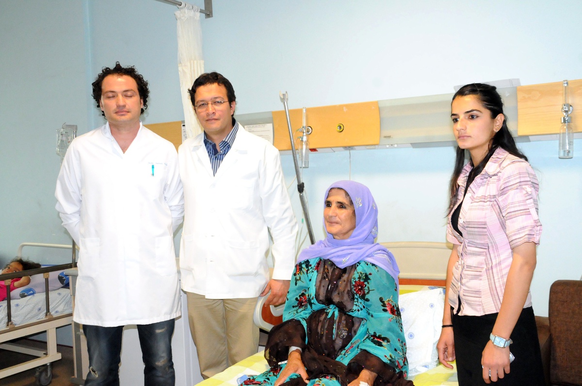 Şırnak\'ta 57 Yaşındaki Hastanın Safra Kesesi Göbek Deliğinden Çıkarıldı