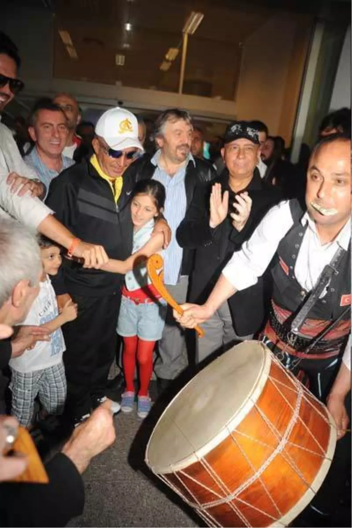 Topaloğlu\'na Davullu Zurnalı Karşılama!