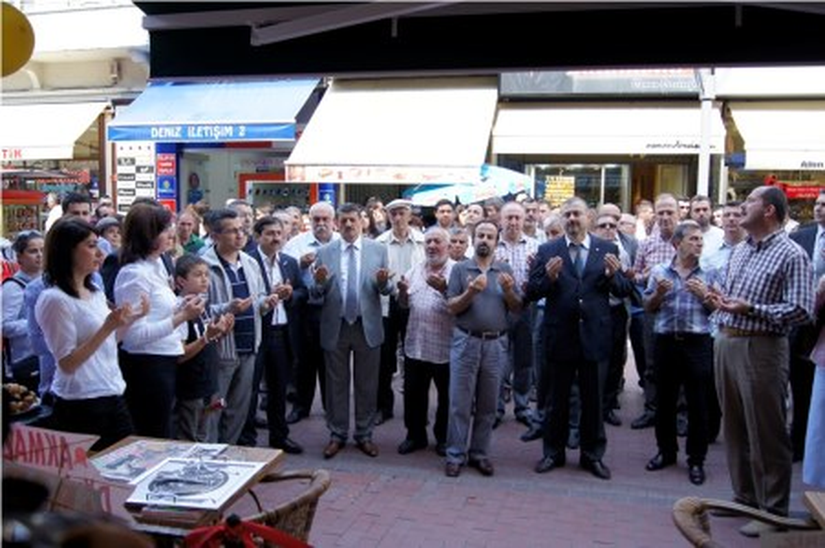 Tunç, Bartın\'da İş Yeri Açılışına Katıldı